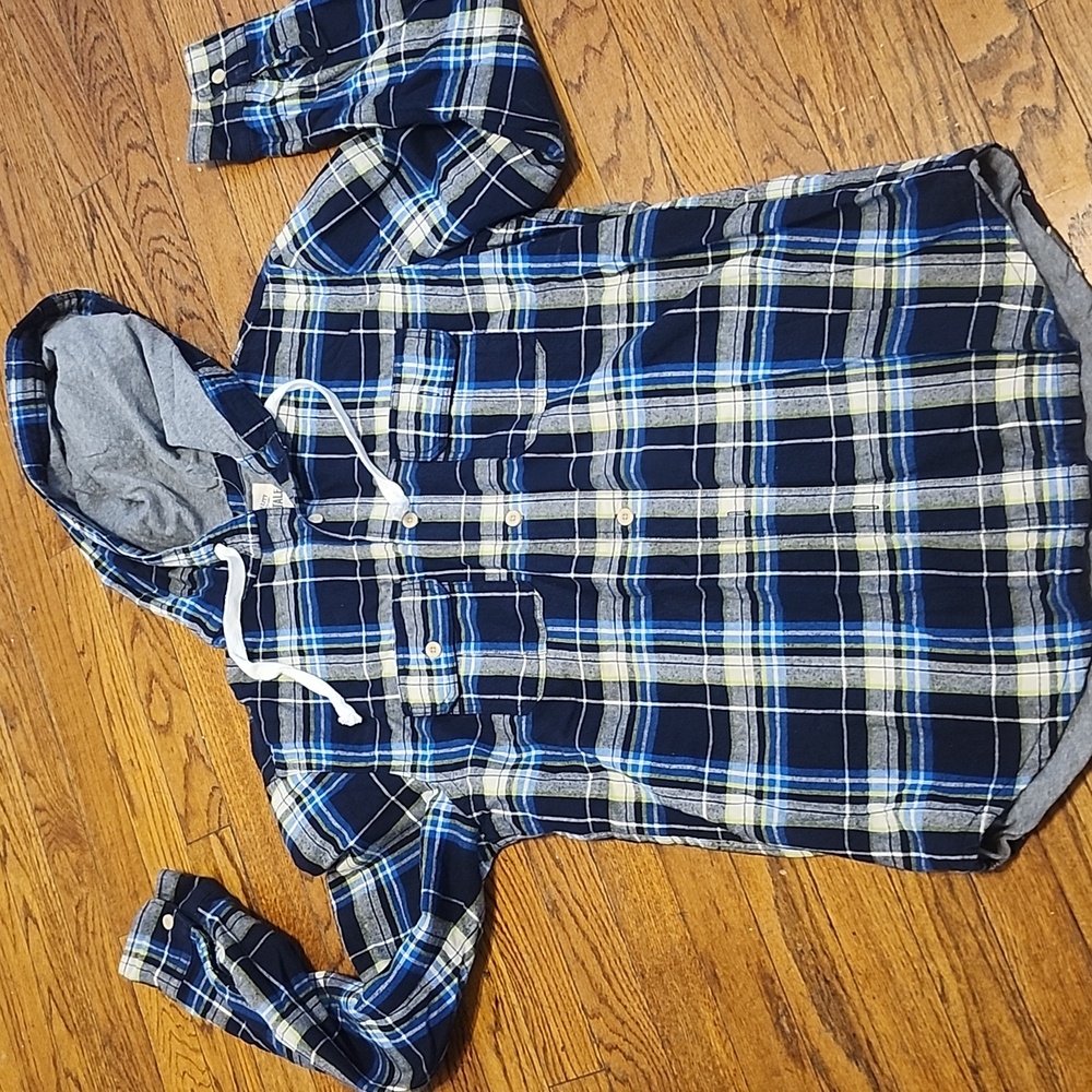Aeropostale Gray Shirt with Blue Stripes Size Large
